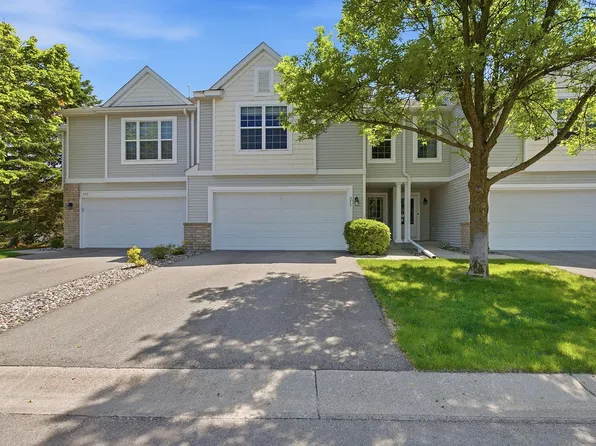 375 Wagon Wheel Ln, Chaska, MN 55318