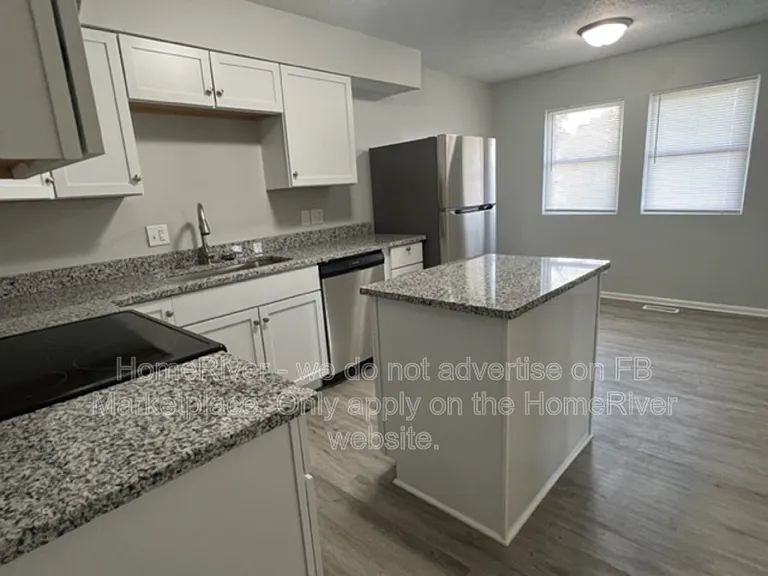 809 Spring Valley Dr — Photo 2