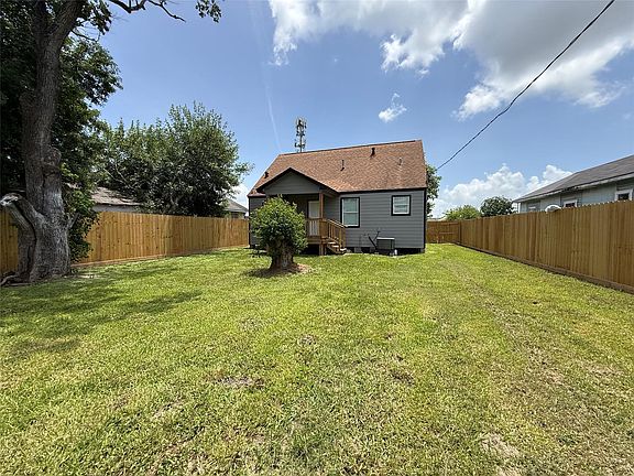 3rd image of 2925 17th St