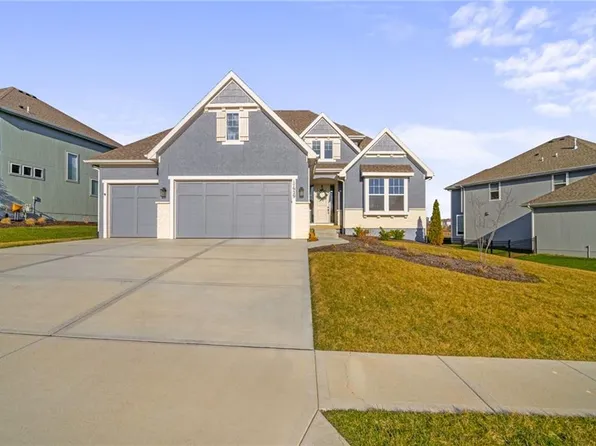 17929 Manor St, Overland Park, KS 66085