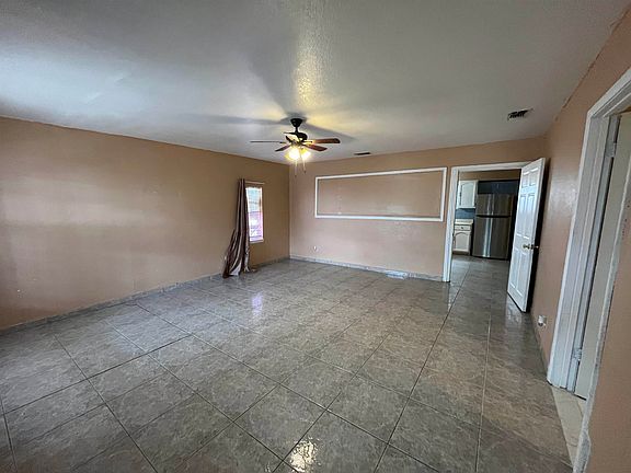 3rd image of 207 N Stone Ave