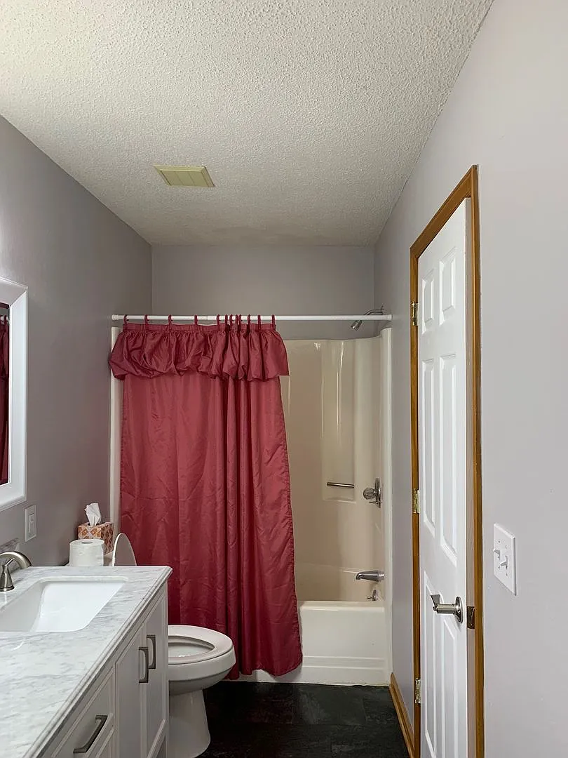 2 Bedroom 1.5 Bath Townhouse — Photo 2