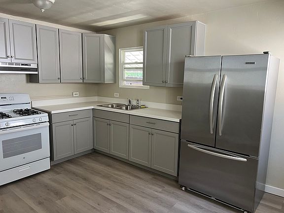 3rd image of 4568-4572 Bancroft St