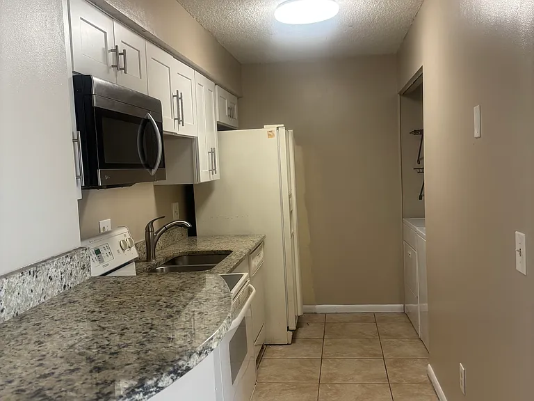 2483 Whispering Woods Blvd #1 — Photo 4