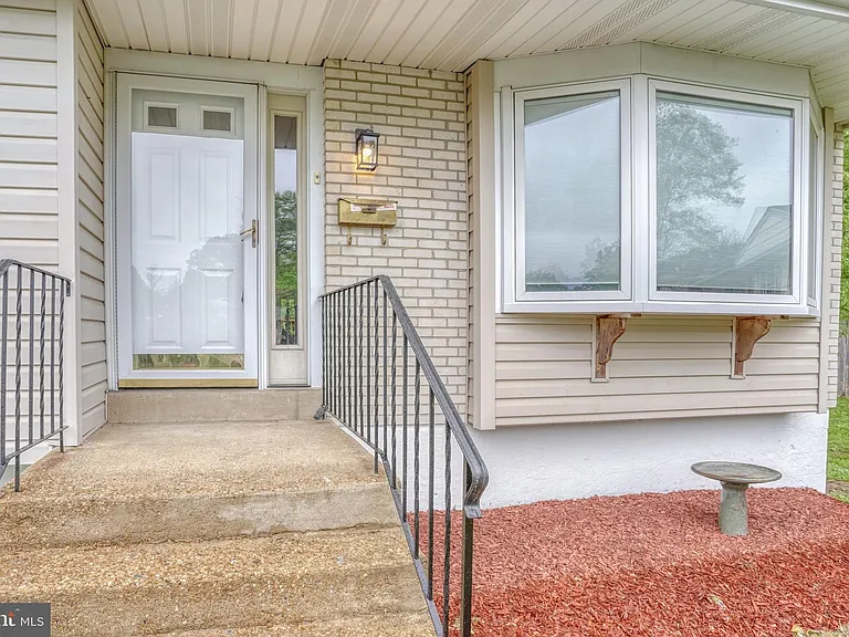 124 Hilldale Ct — Photo 7
