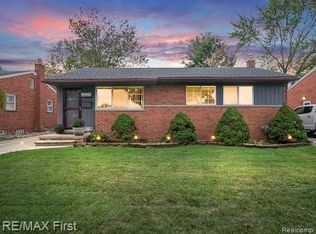 20924 Saint Gertrude St, Saint Clair Shores, MI 48081