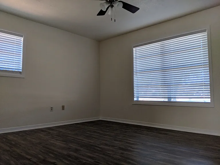 300 Francis Dr — Photo 17