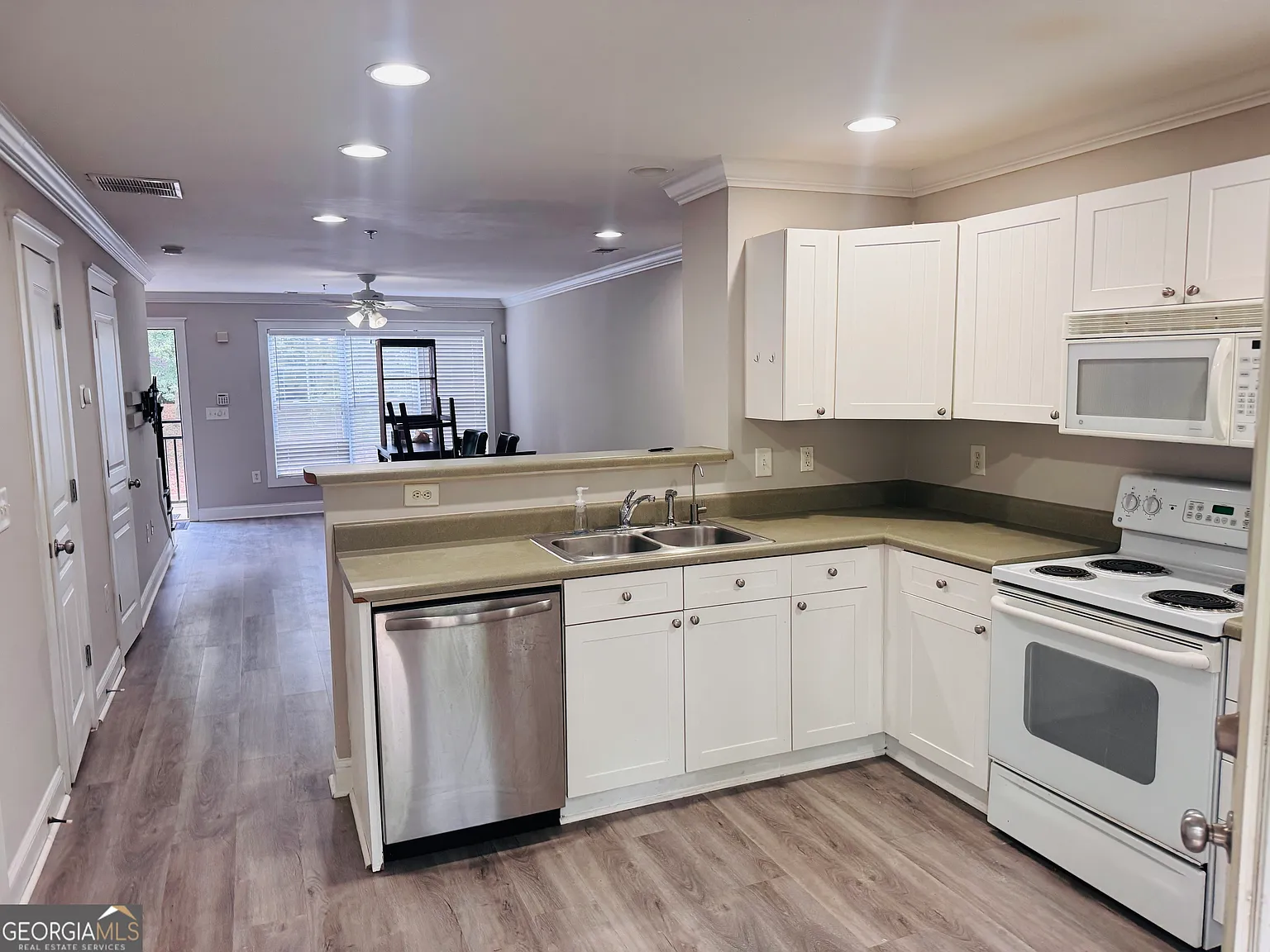 2 bed, 2.5 bath, $1,800 — Photo 4
