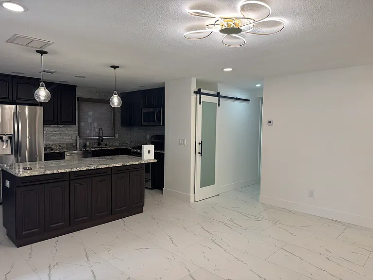 1125 Union St — Photo 9