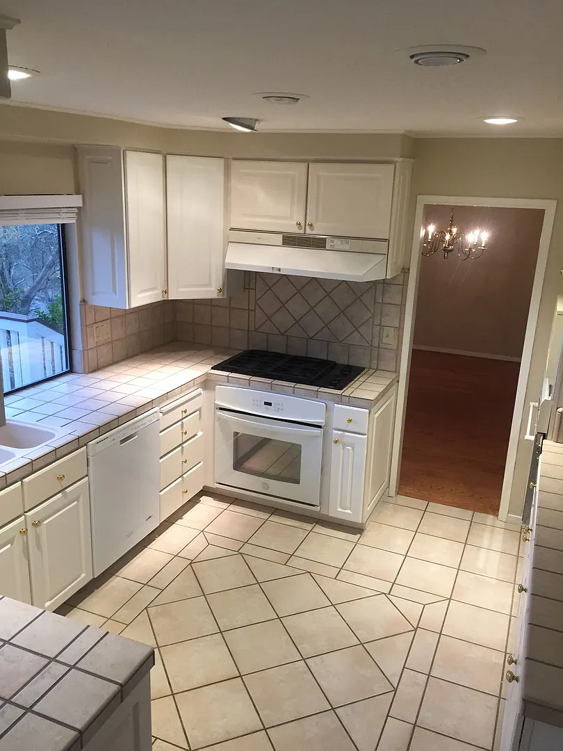 Gorgeous American River Canyon South home on cul-de-sac backing to Hinkle Creek Nature Area. — Photo 3