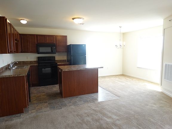 Kitchen & Dining Area