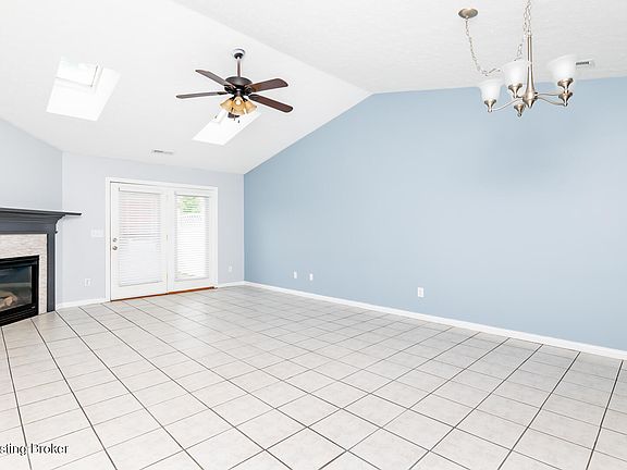 4th image of 244 Cornell Ave