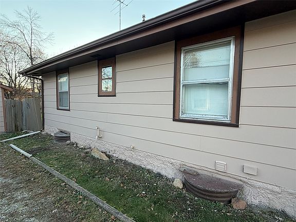 2nd image of 3701 Amherst St