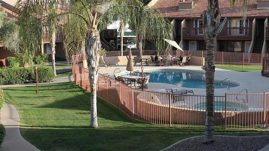 2 bed, 2.0 bath, 914 sqft, $1,225 — Photo 1