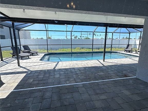 5th image of 2926 SE Santa Barbara Pl