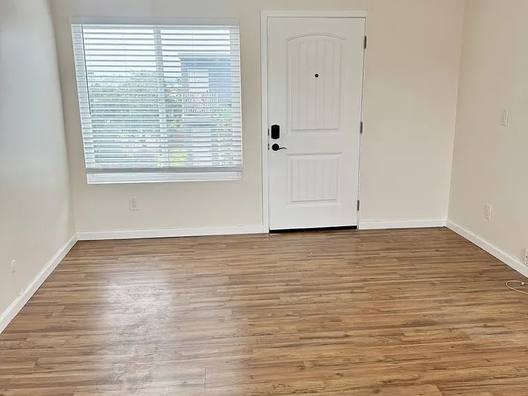 4912 W Point Loma Blvd — Photo 4