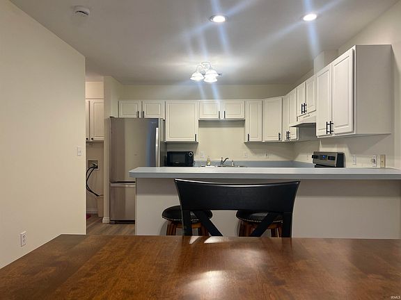 3rd image of 511 W 36th St