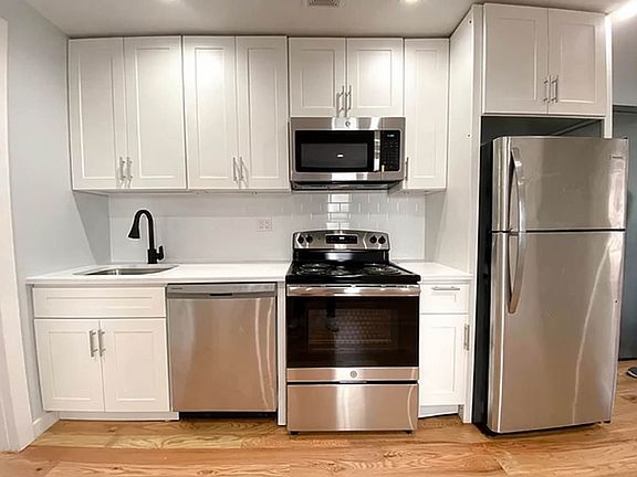 2nd image of 223 Halsey St #4