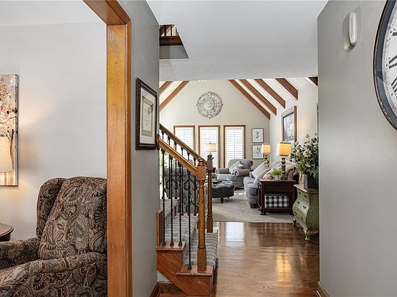 4th image of 520 Southwood Ln