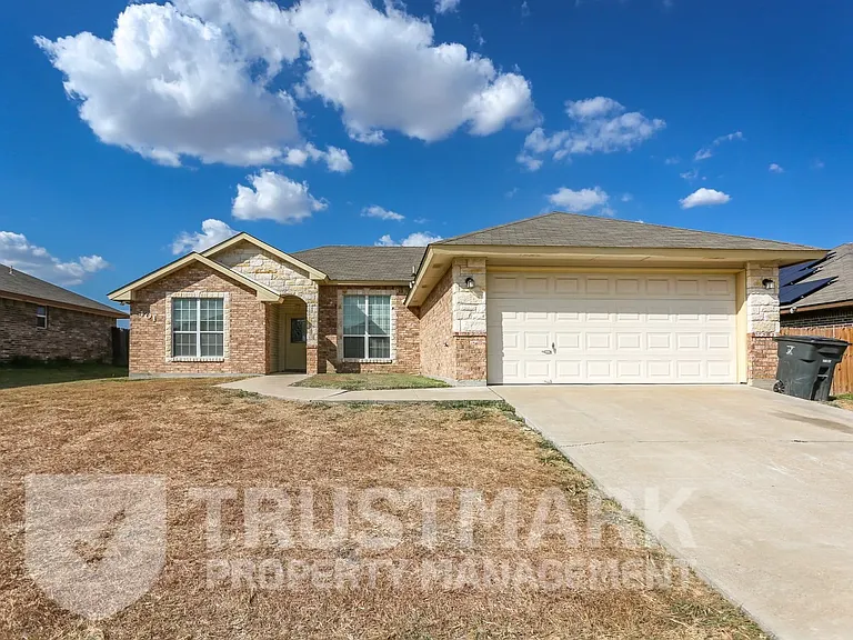 401 W Libra Dr — Photo 1