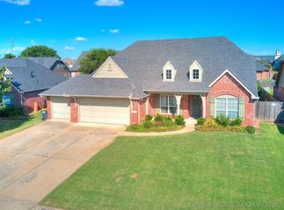 11713 S Vine St, Jenks, OK 74037