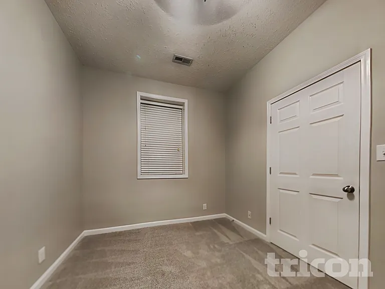 1612 Broad Cir — Photo 12
