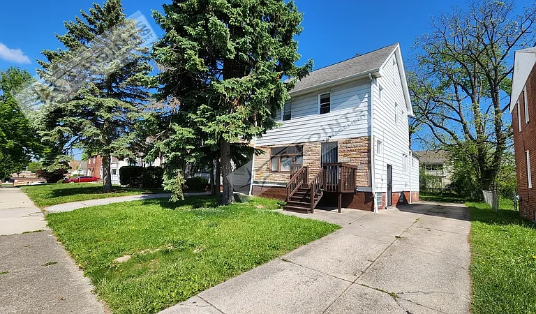 20609 Hillgrove Ave — Photo 2