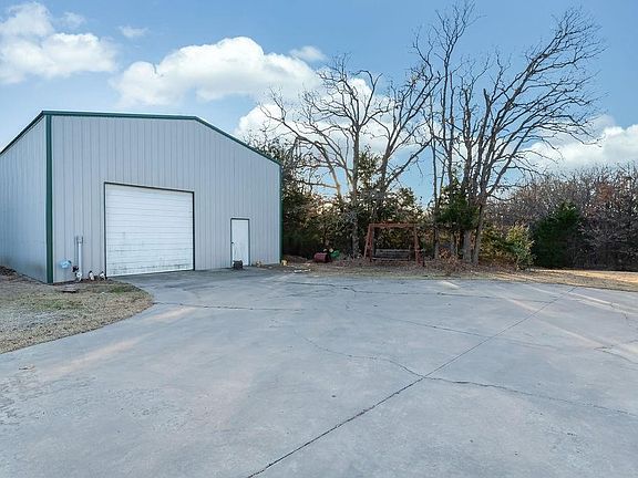 4th image of 100 Brandon Dr
