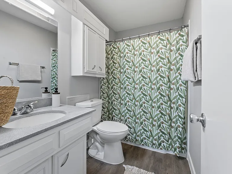 Beautiful Apartments in the heart of Brookside — Photo 27