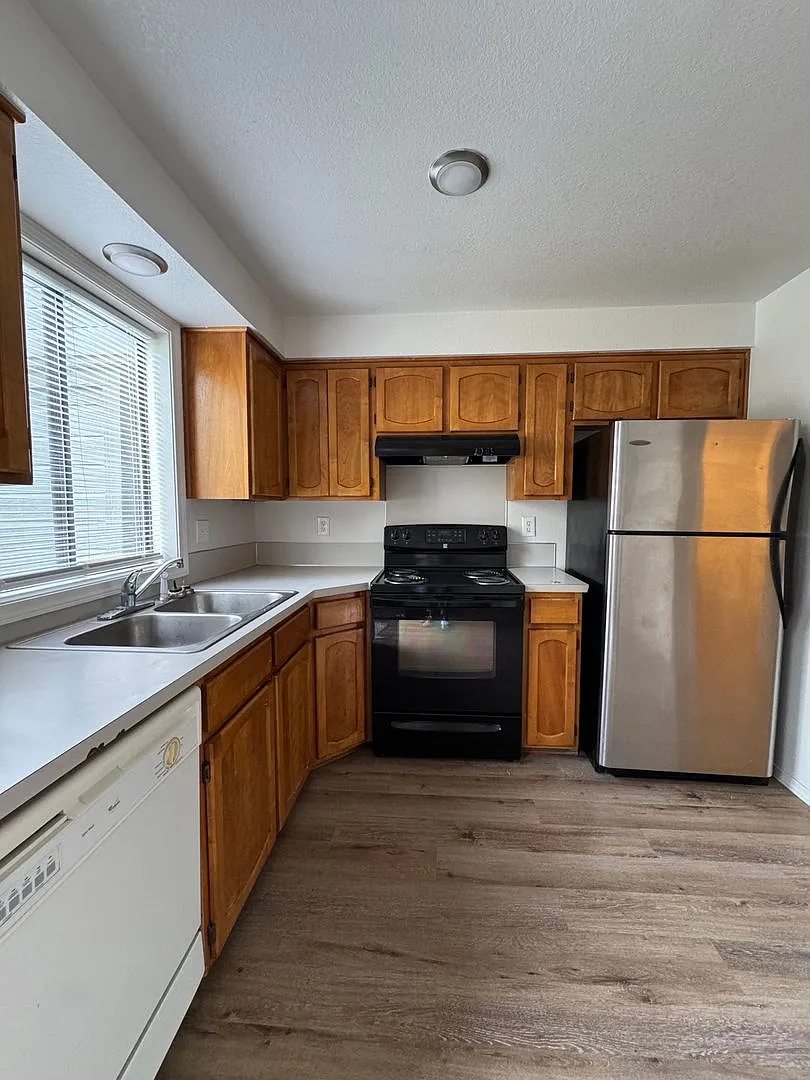 Spacious Updated 2-Bedroom, 1.5-Bath Condo — Photo 4