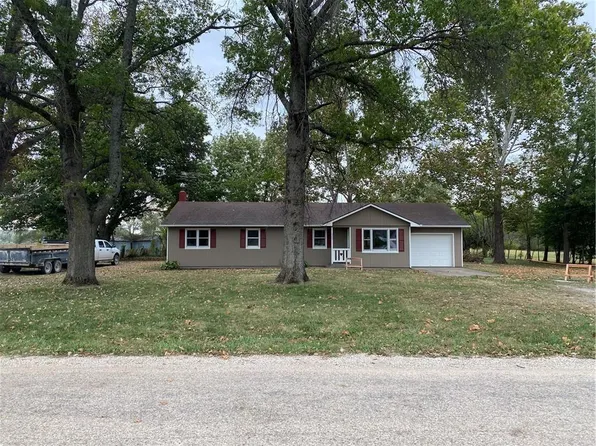 121 Broad St, Easton, KS 66020
