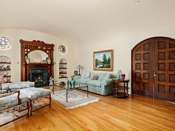 4th image of 1286 Myrtle Ave