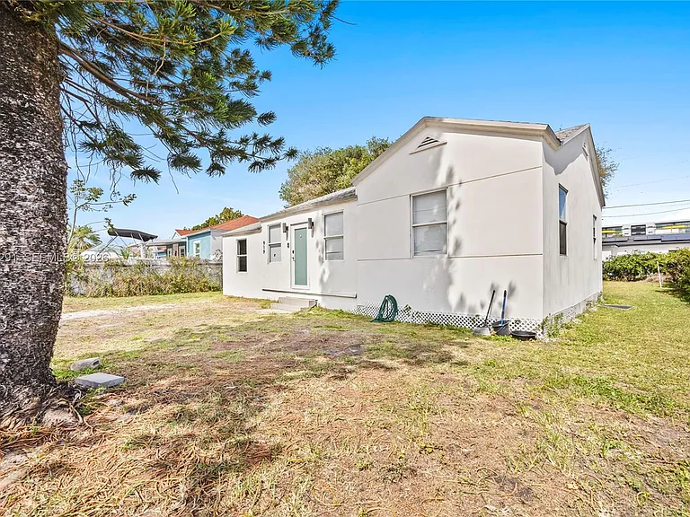 919 NW 66th St — Photo 3