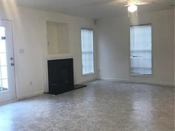 9664 Littleleaf Dr, Charlotte, NC 28215