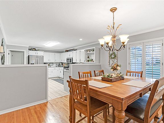 5th image of 3114 N Warwick Dr