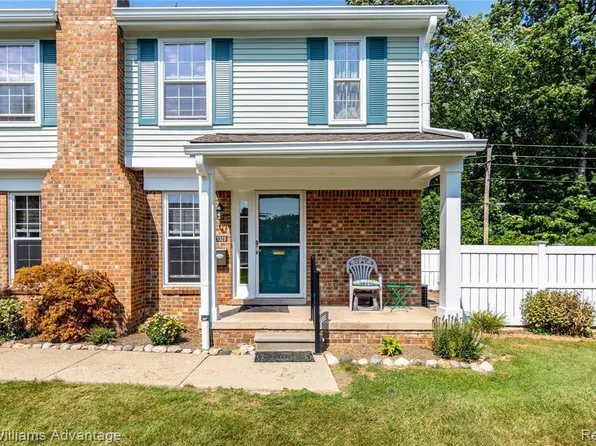 21320 E Glen Haven Cir, Northville, MI 48167