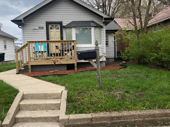 705 114th St, Whiting, IN 46394