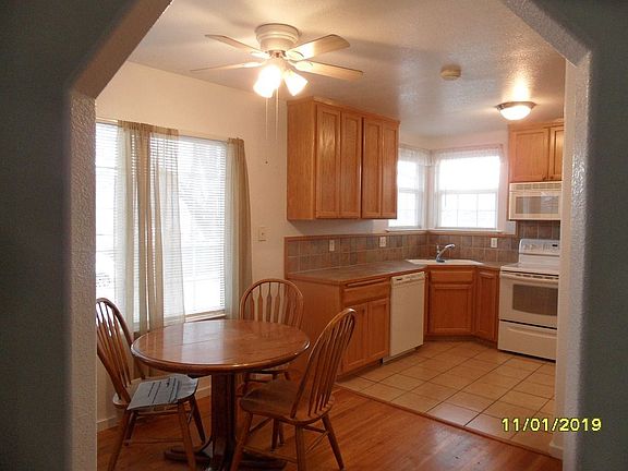 3rd image of 703 W Lennox St