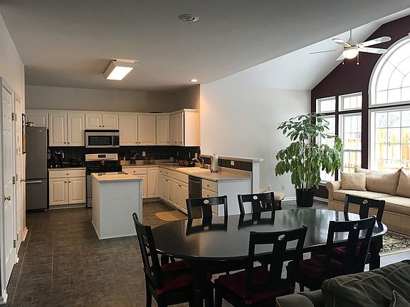 4th image of 1540 Evergreen Dr