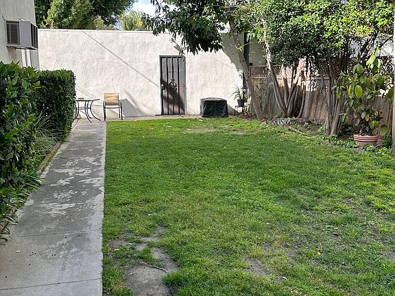 3rd image of 12313 Moorpark St APT 1