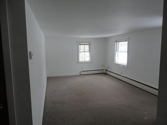 Living room (good size)