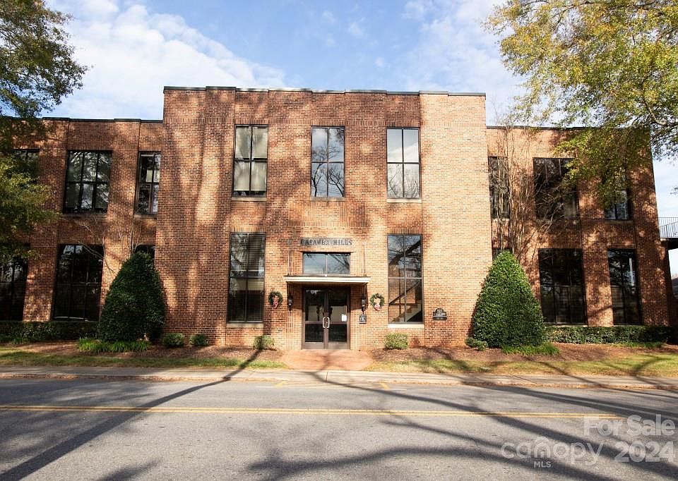 1st image of 555 E Catawba St