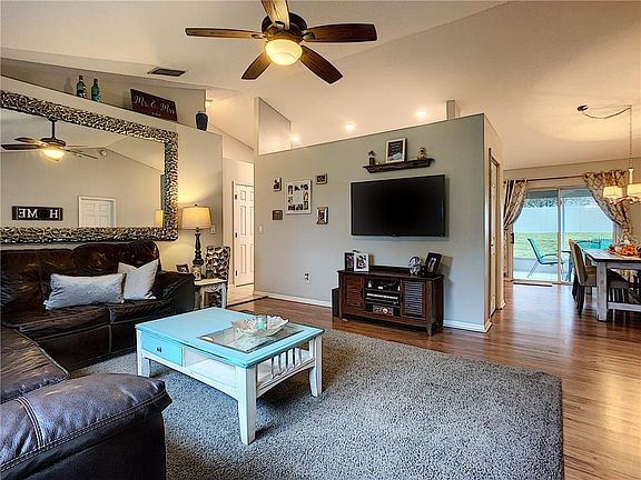 4th image of 914 Parrish Dr