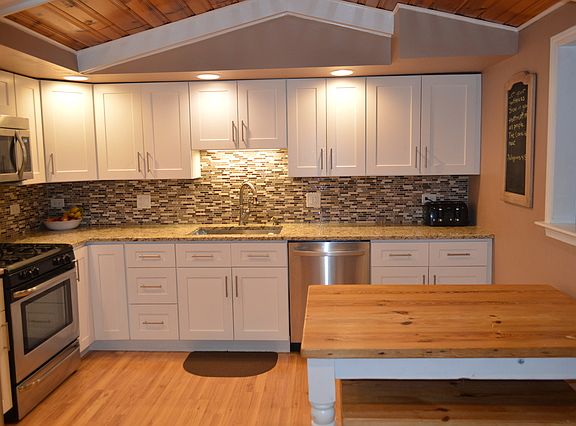 3rd image of 281 Melinda Ln