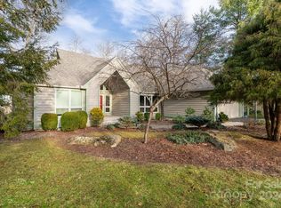 164 Overlook Dr, Flat Rock, NC 28731