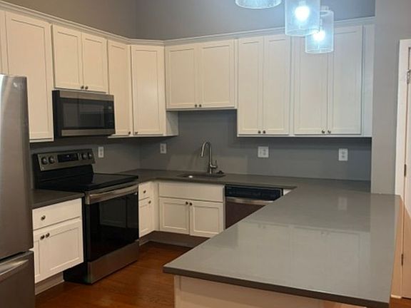 3rd image of 6 S Calvert St Unit 1