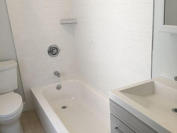 Bathroom (view 2)