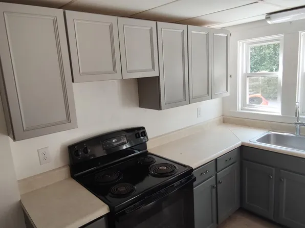 9 Oxford St #A, Sanford, ME 04073