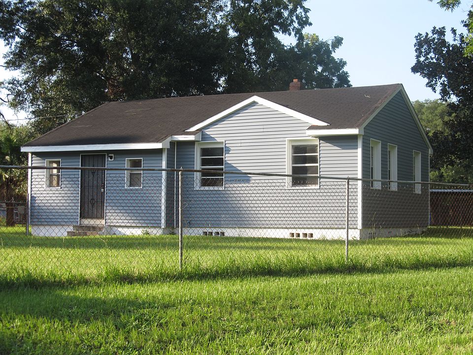 1st image of 1343 Carvill Ave