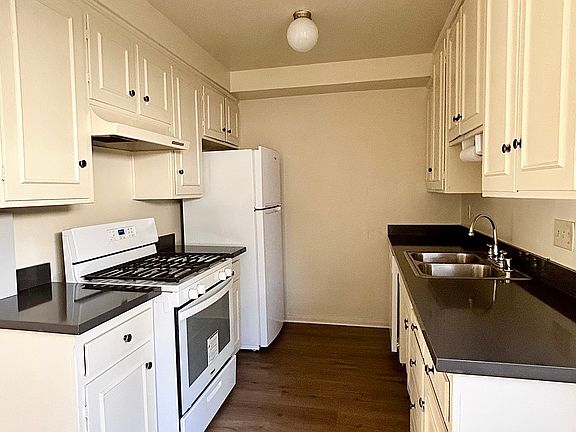 5th image of 10803 Otsego St APT 2